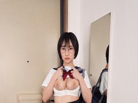 メガネを掛けた無垢な子に変態わいせつ行為をしたら・・・興味津々で欲しがり顔・・・初体験の生チ●コの感触に「本物は初めてです。」と懐き、トロけた顔で崩壊絶頂する地味カワで巨乳のパイパン●学生るか サンプル動画サムネイル